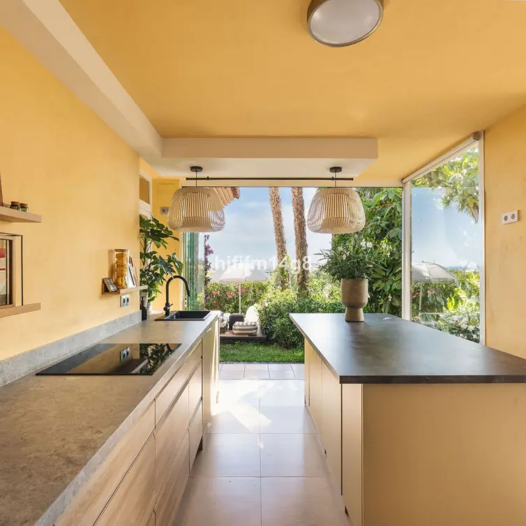 Venta de apartamento en planta baja en Nueva Andalucía