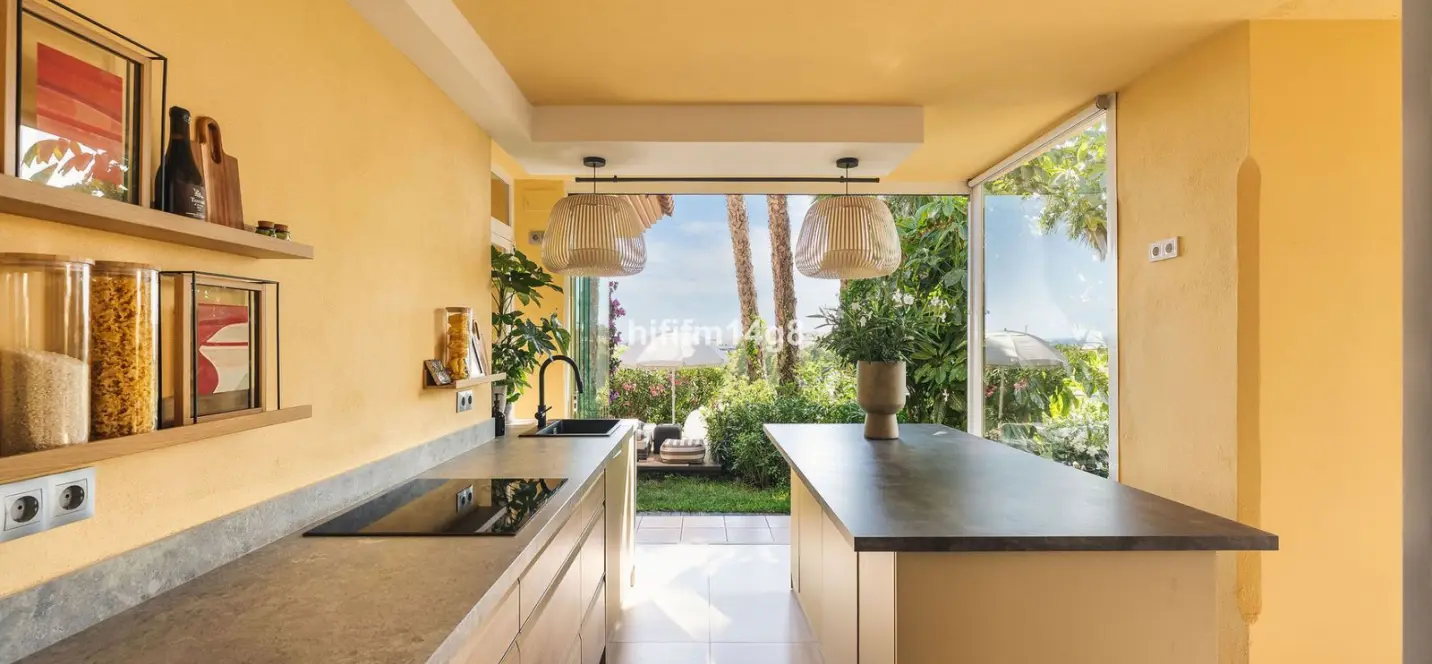 Venta de apartamento en planta baja en Nueva Andalucía 2