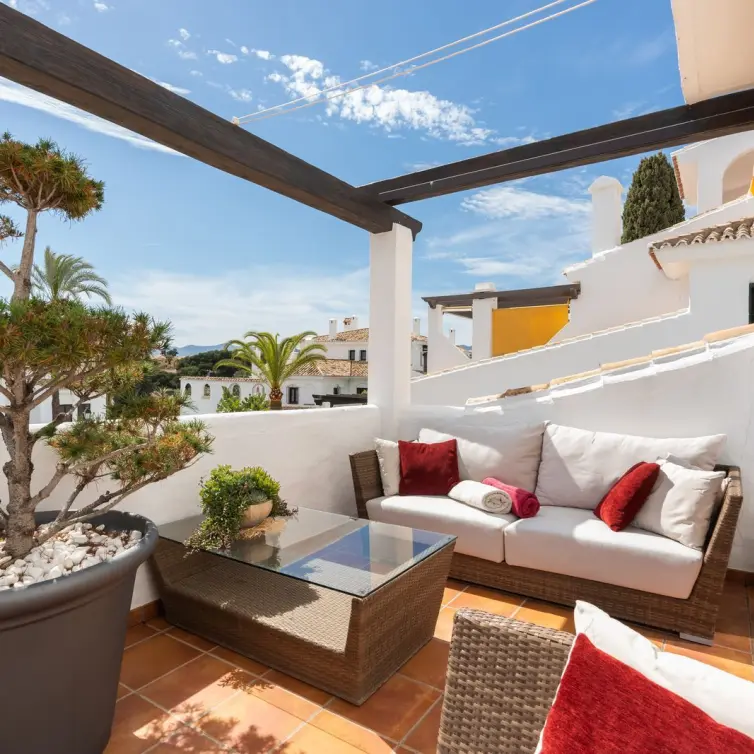 Venta de apartamento en planta media en Nueva Andalucía