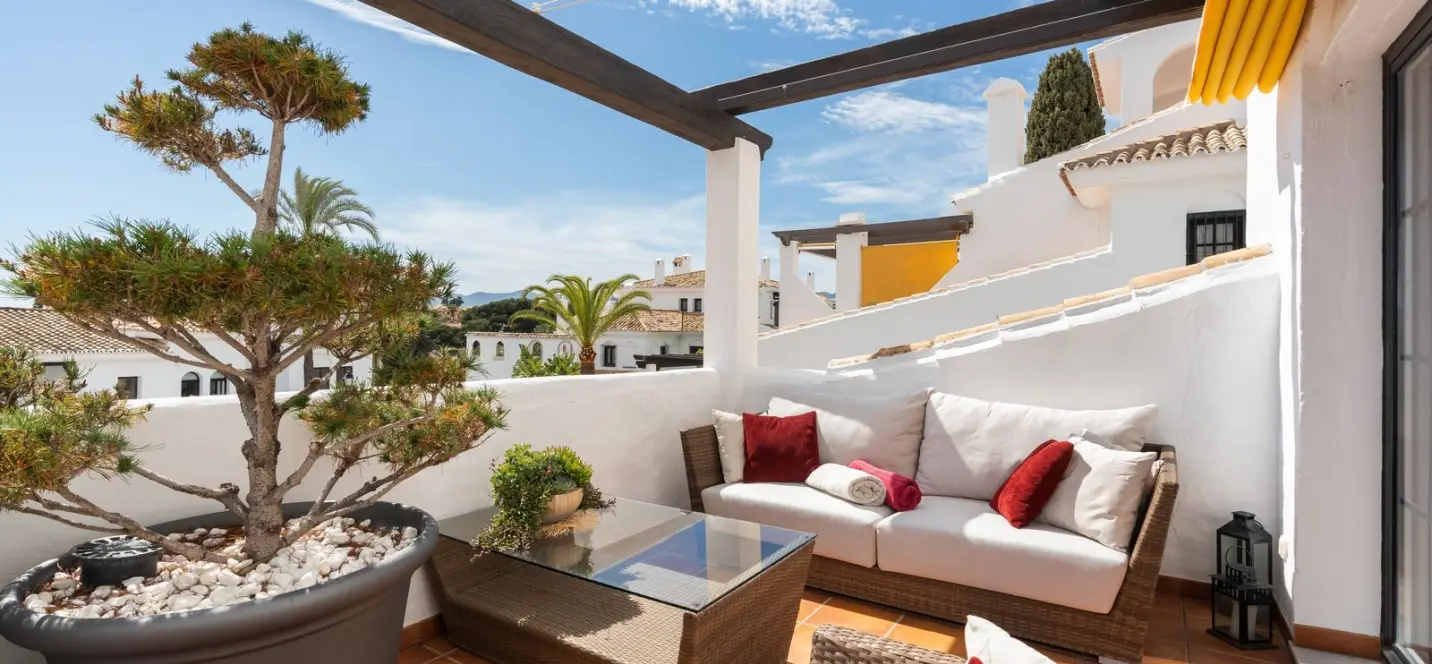 Venta de apartamento en planta media en Nueva Andalucía 1