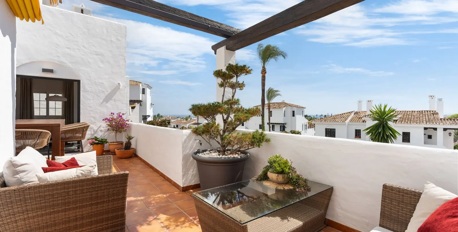 Venta de apartamento en planta media en Nueva Andalucía 3