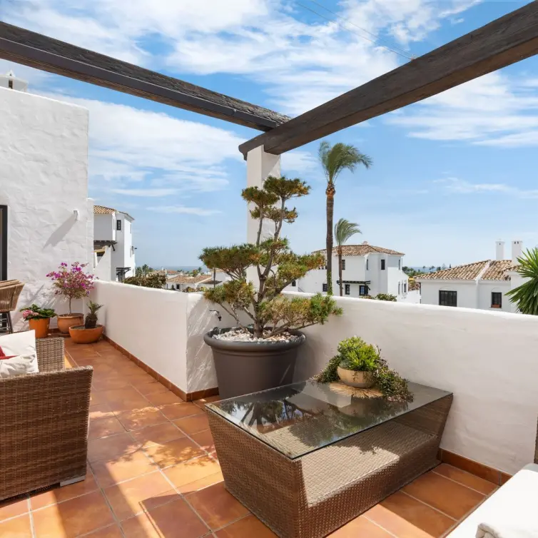 Venta de apartamento en planta media en Nueva Andalucía