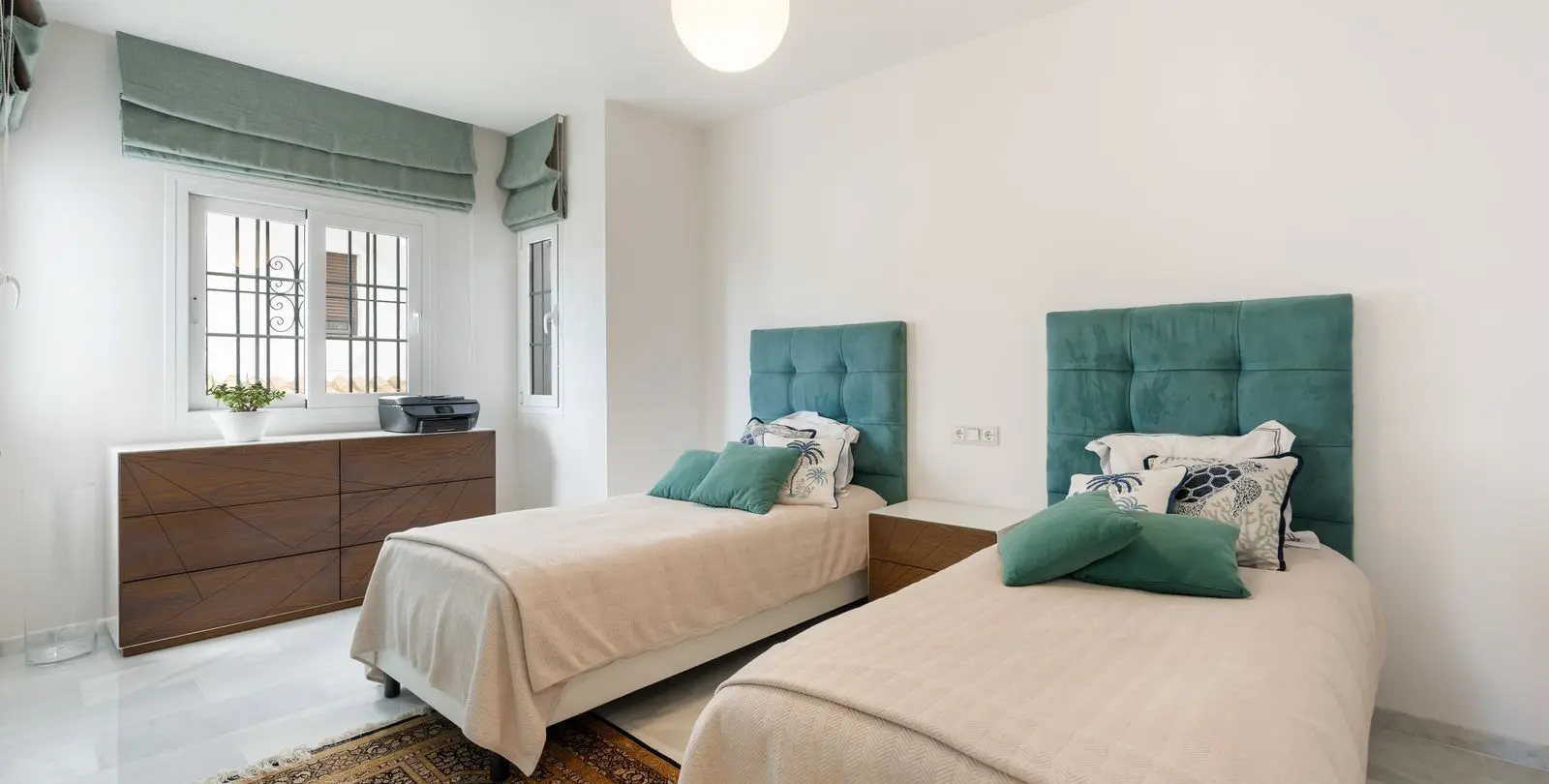 Venta de apartamento en planta media en Nueva Andalucía 4
