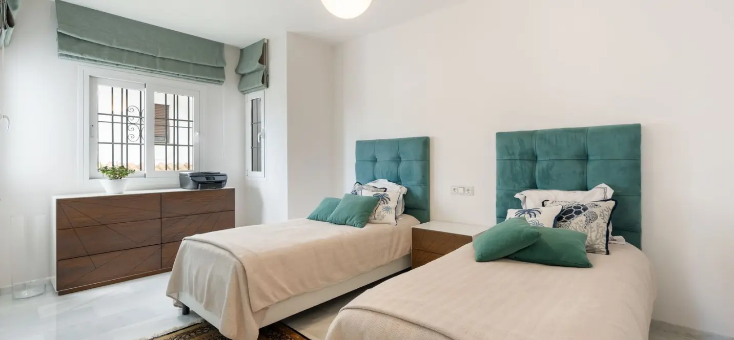 Venta de apartamento en planta media en Nueva Andalucía 3