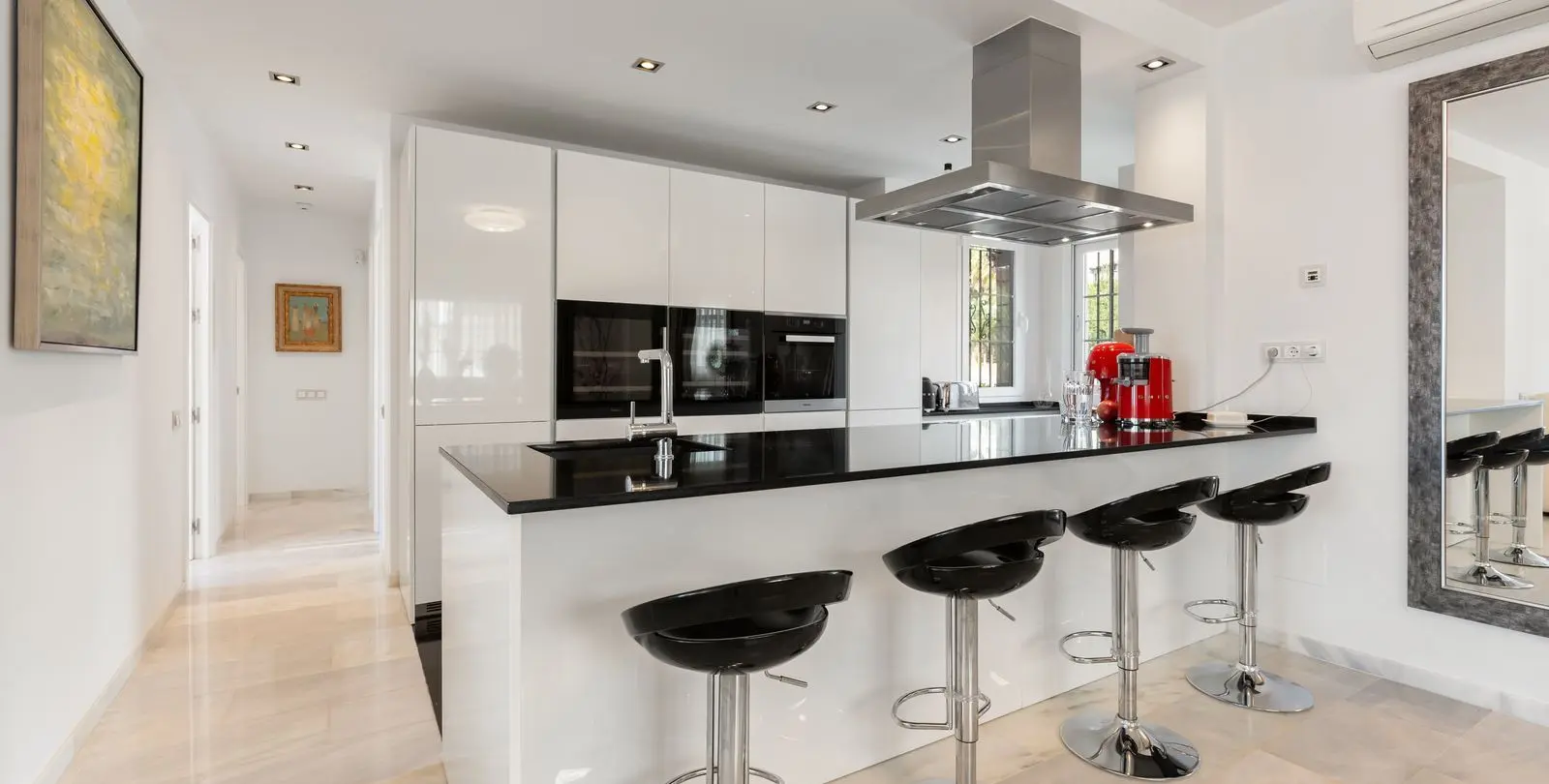 Venta de apartamento en planta media en Nueva Andalucía 5