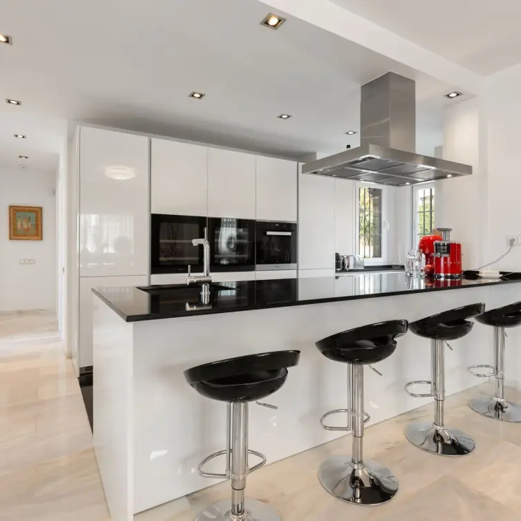 Venta de apartamento en planta media en Nueva Andalucía