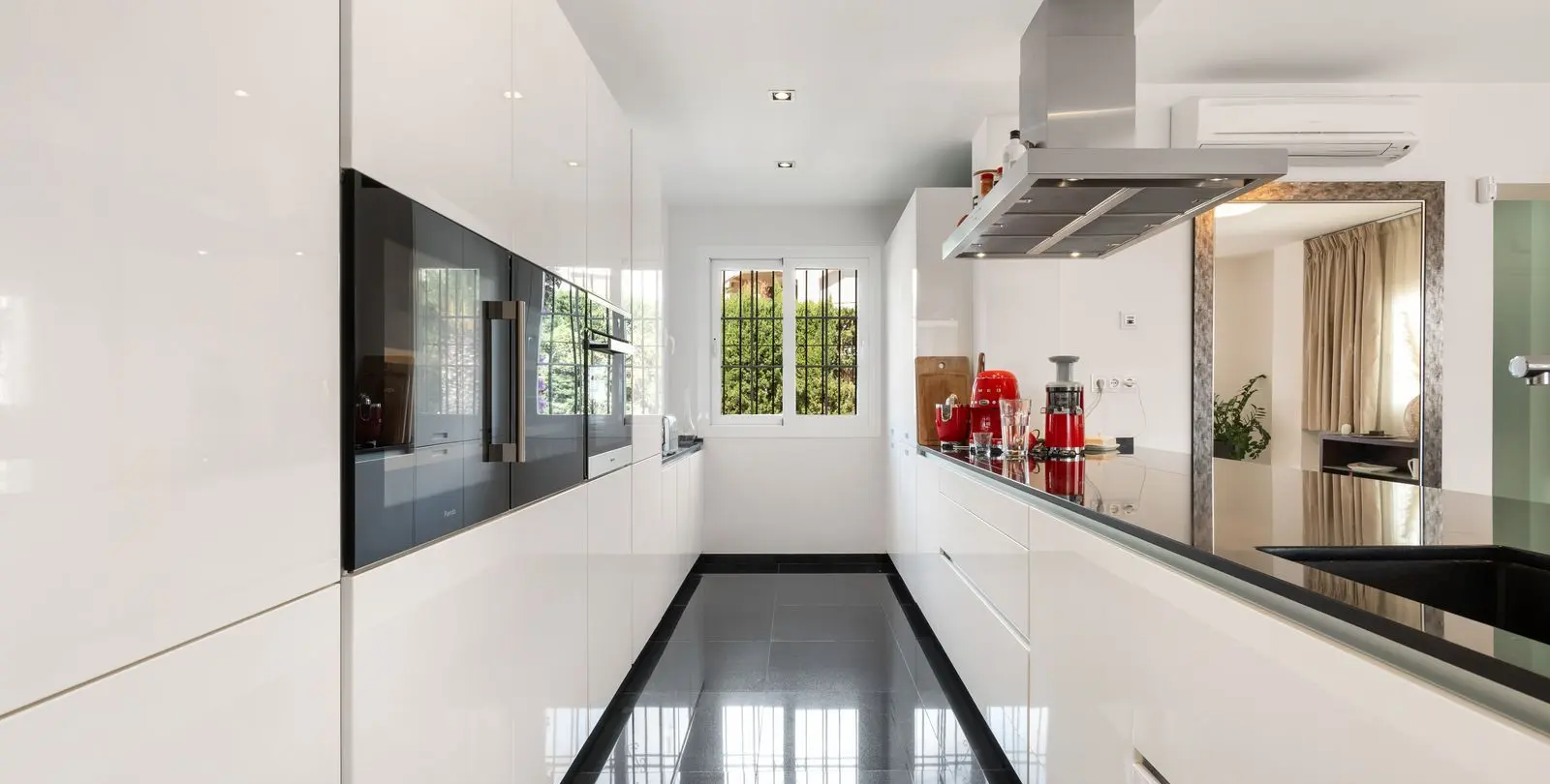 Venta de apartamento en planta media en Nueva Andalucía 6