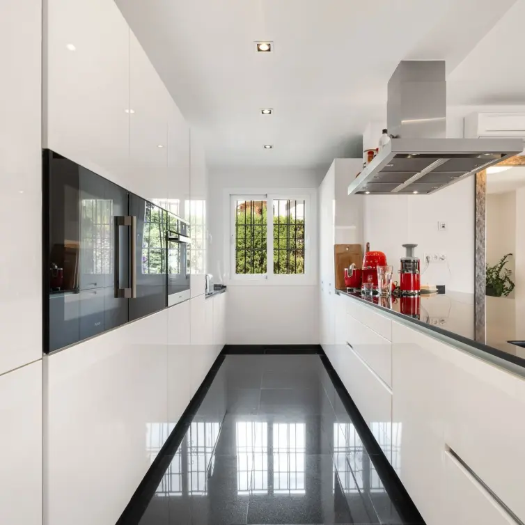 Venta de apartamento en planta media en Nueva Andalucía
