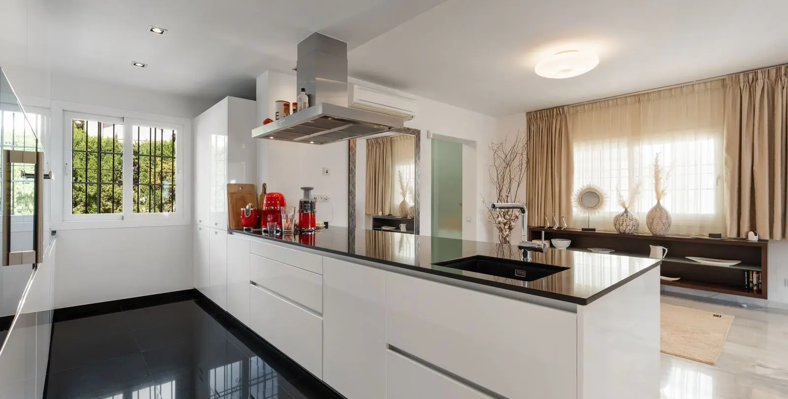 Venta de apartamento en planta media en Nueva Andalucía 7
