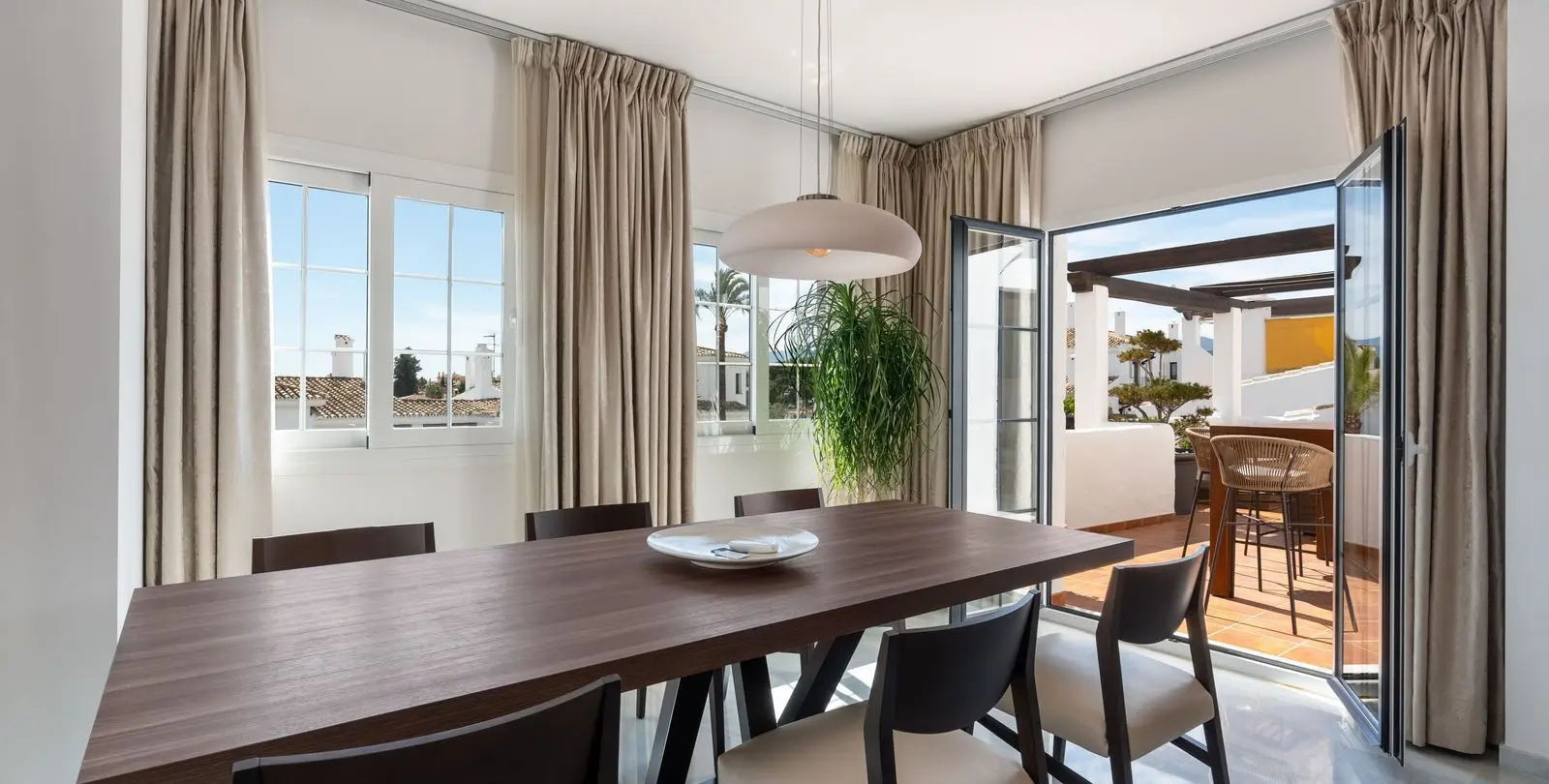 Venta de apartamento en planta media en Nueva Andalucía 11