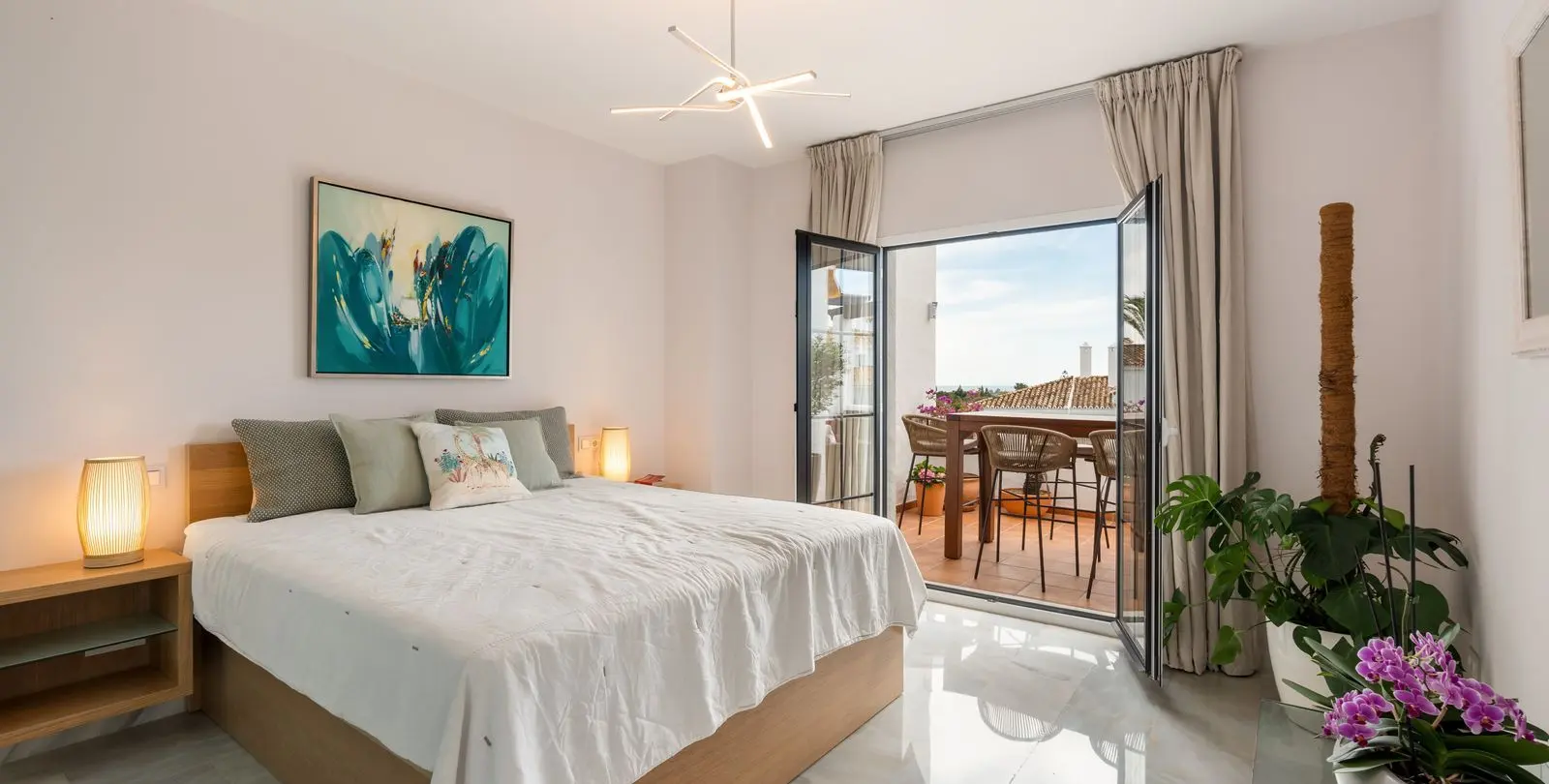 Venta de apartamento en planta media en Nueva Andalucía 15