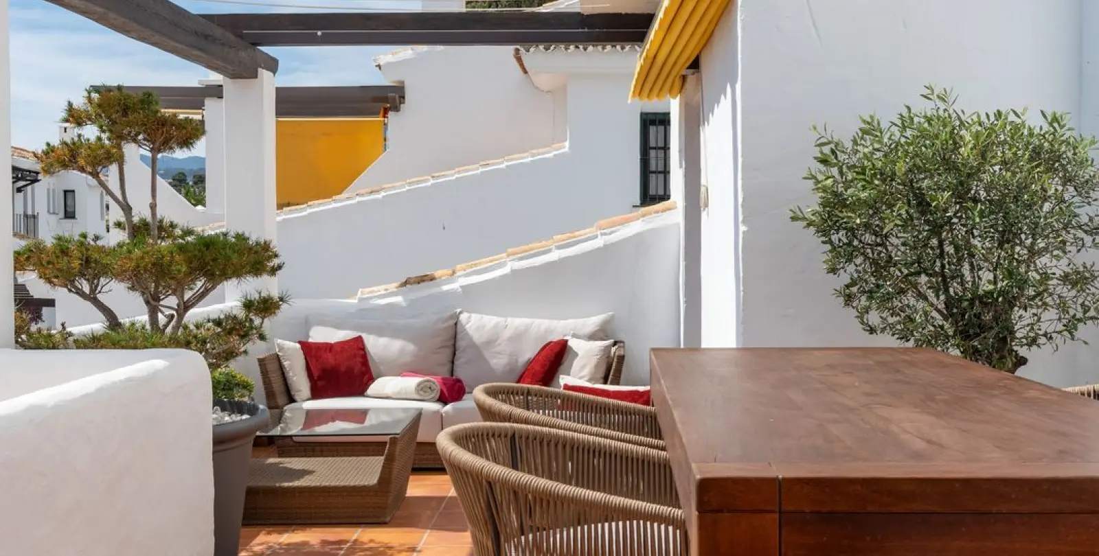 Venta de apartamento en planta media en Nueva Andalucía 18