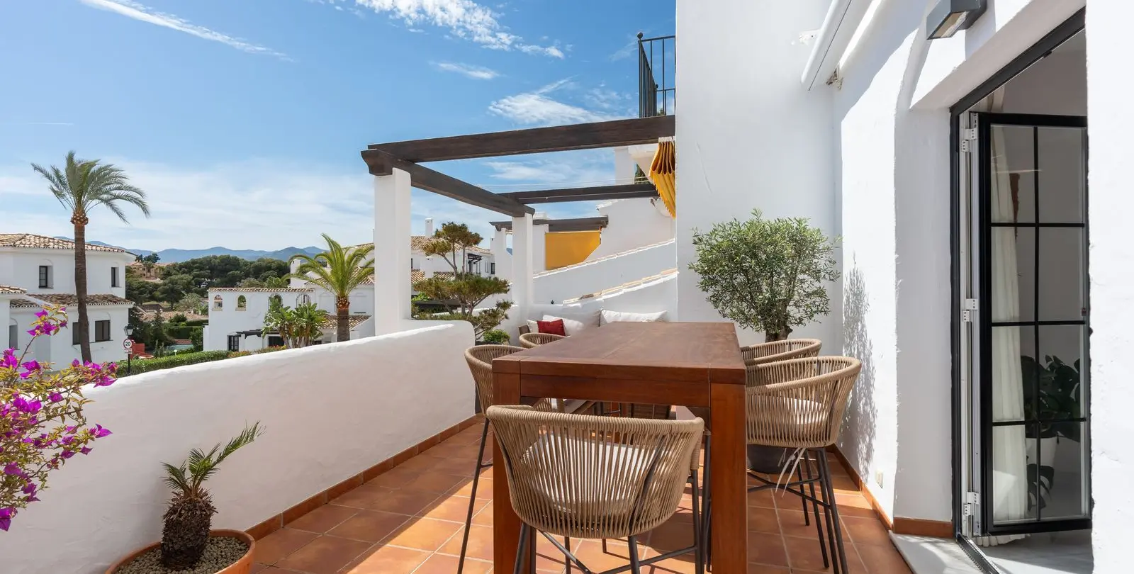 Venta de apartamento en planta media en Nueva Andalucía 19