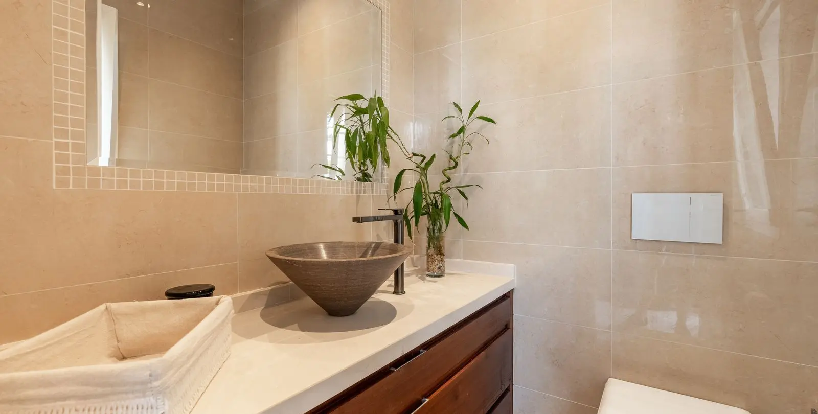 Venta de apartamento en planta media en Nueva Andalucía 23