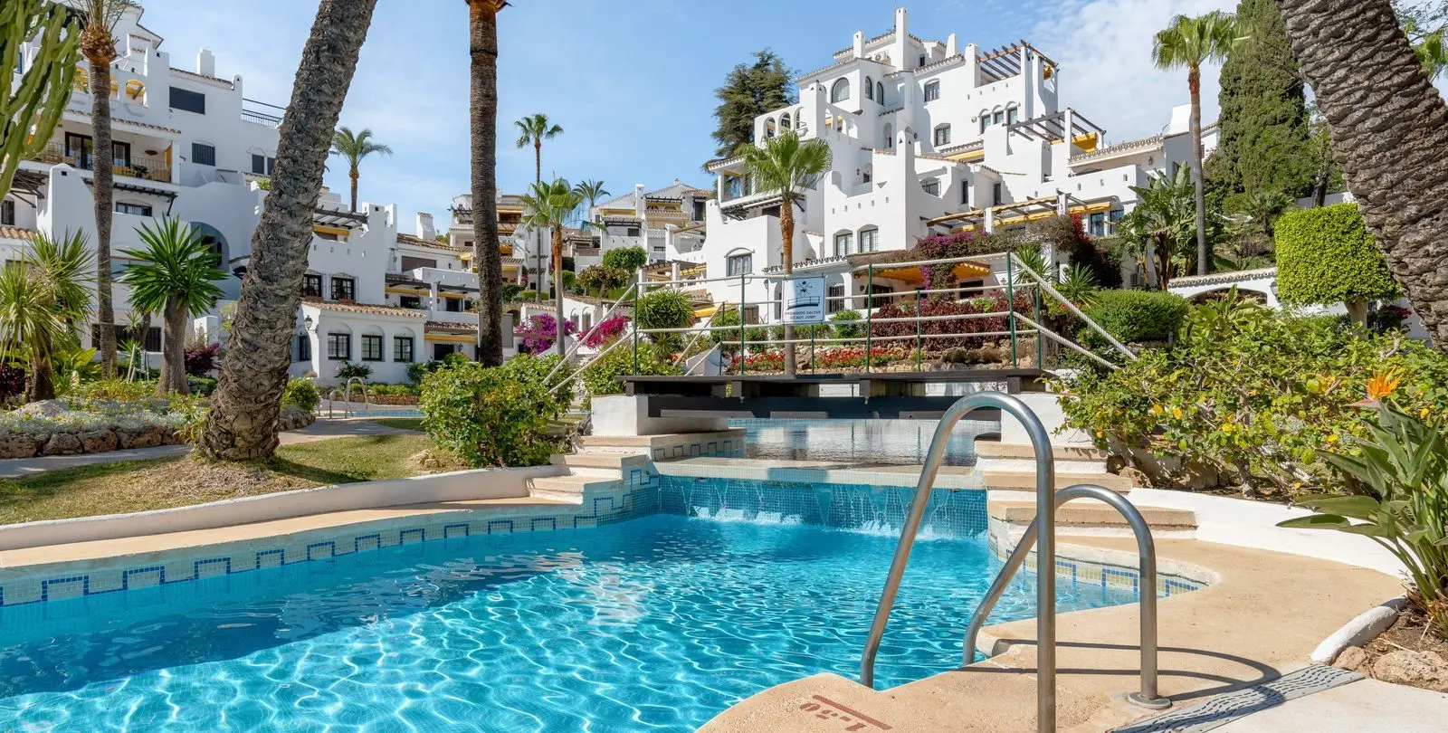 Venta de apartamento en planta media en Nueva Andalucía 26