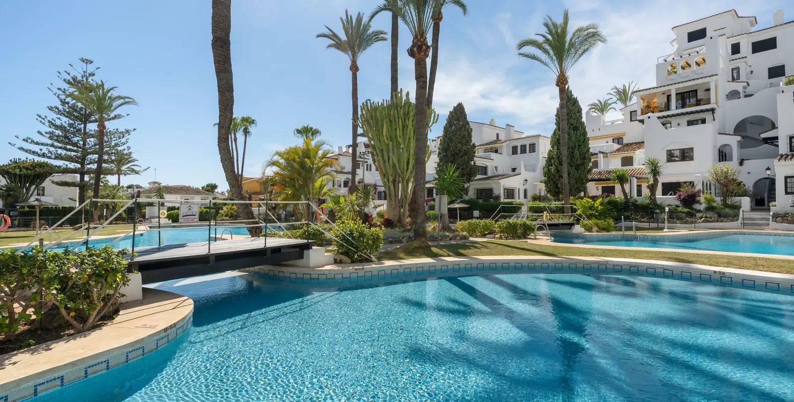 Venta de apartamento en planta media en Nueva Andalucía 28