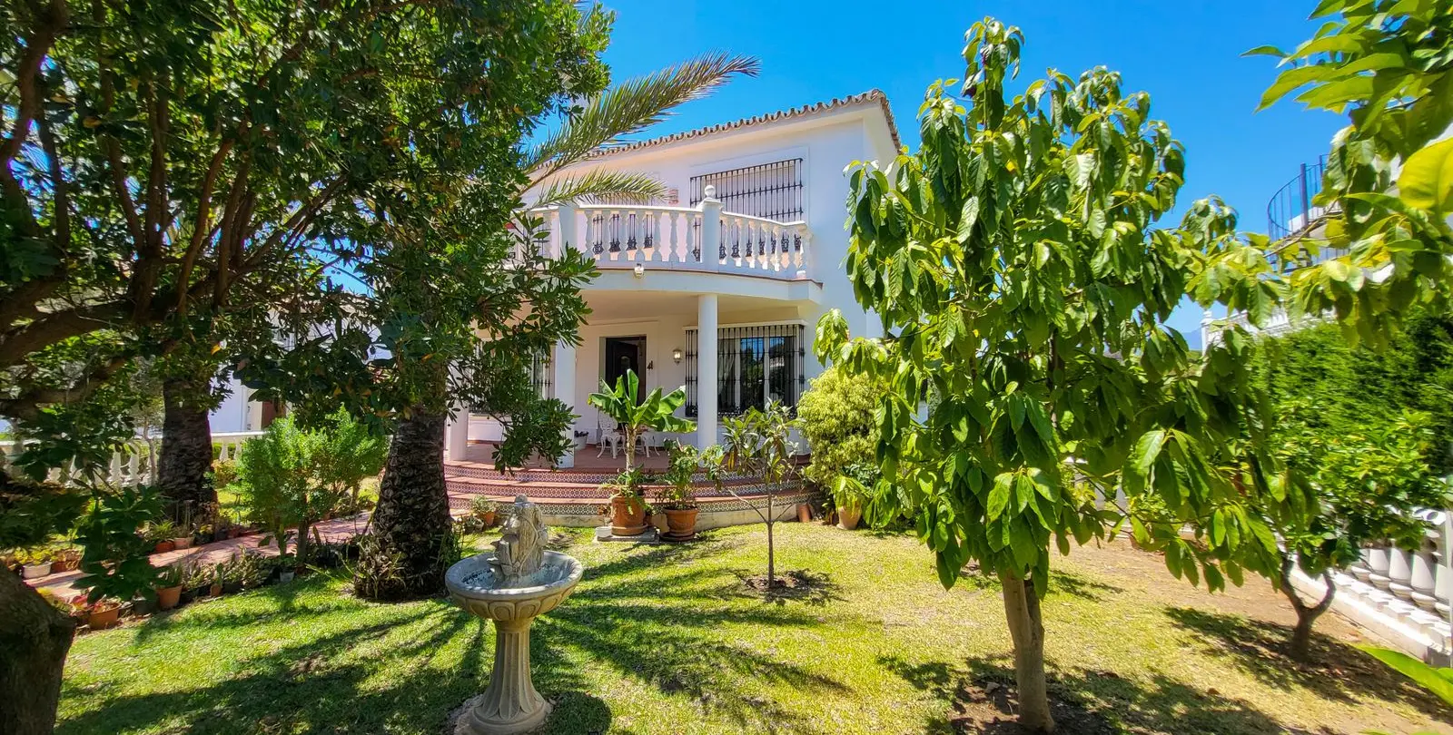 Venta de villa independiente en Elviria 1