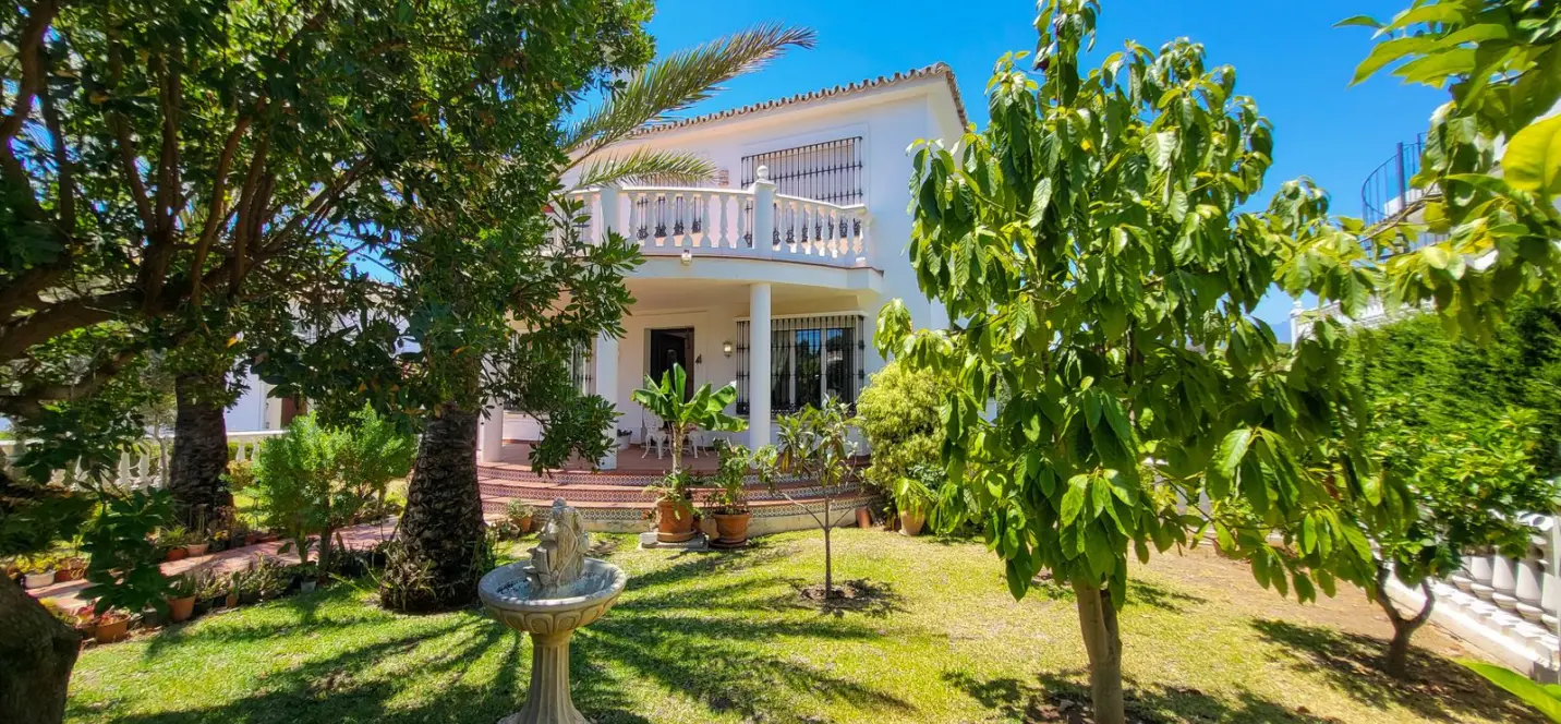 Venta de villa independiente en Elviria 0