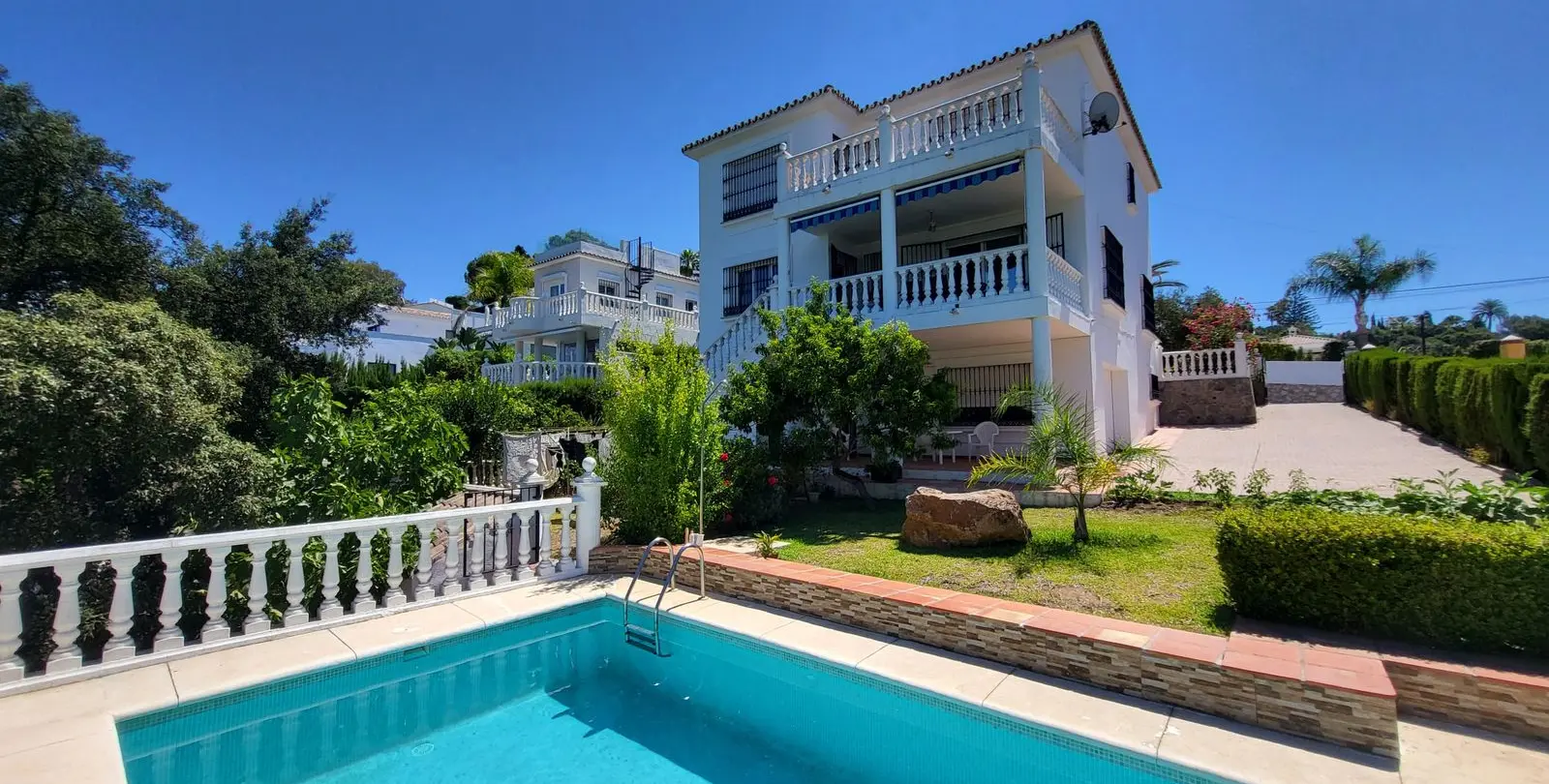 Venta de villa independiente en Elviria 3