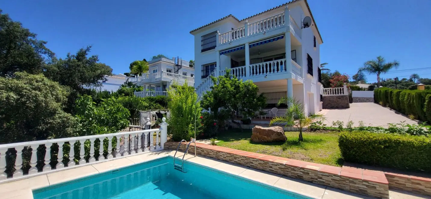 Venta de villa independiente en Elviria 2