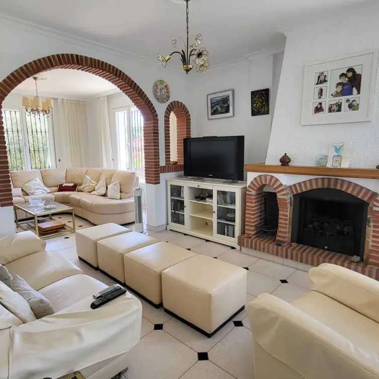 Venta de villa independiente en Elviria