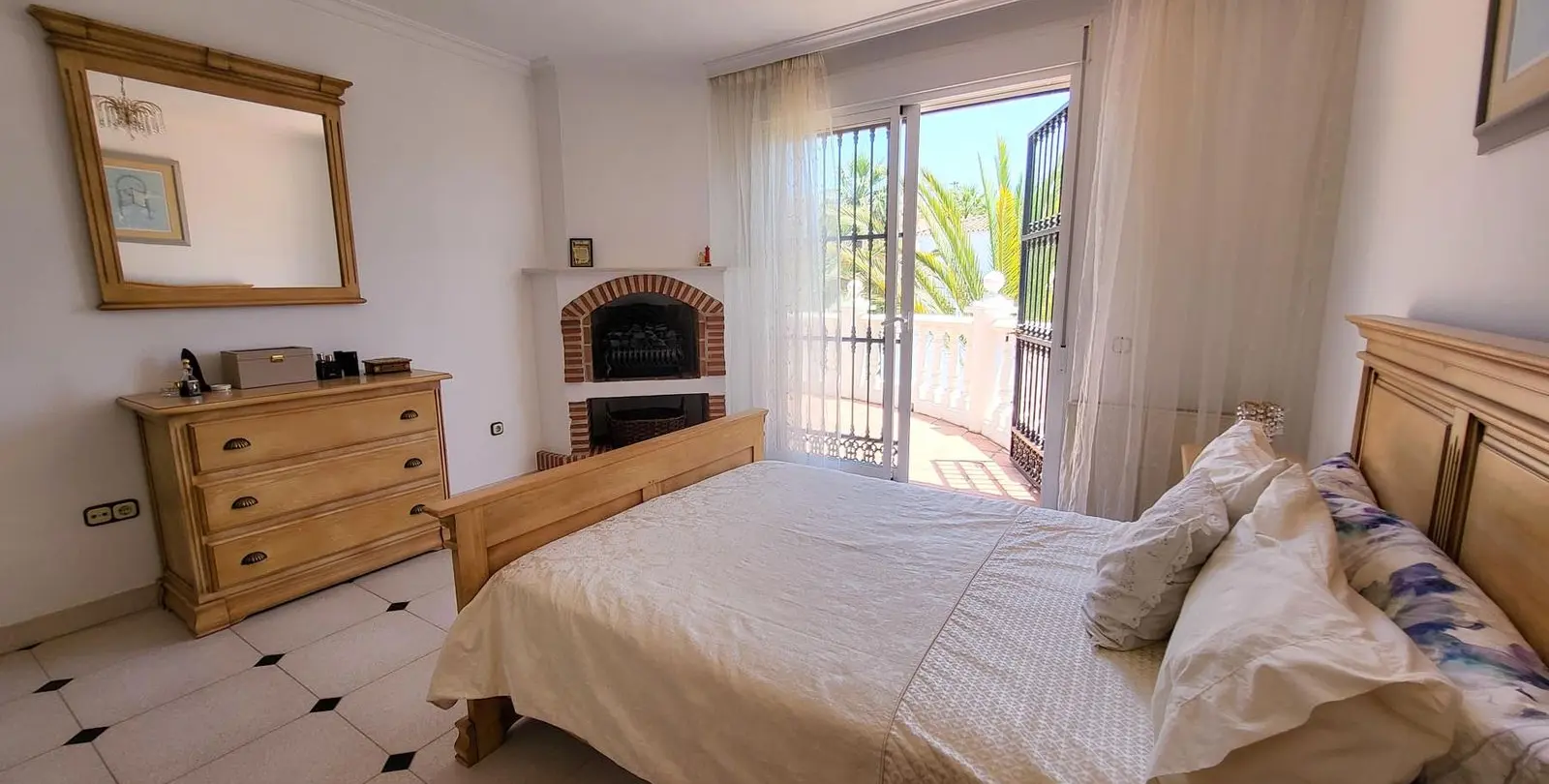 Venta de villa independiente en Elviria 18