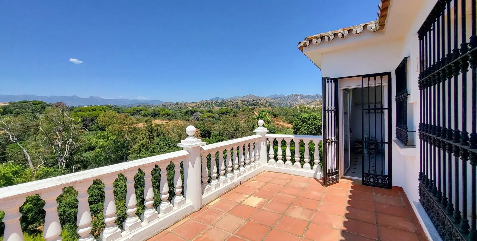 Venta de villa independiente en Elviria 25