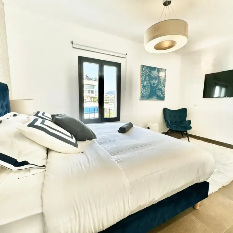 Venta de apartamento en planta media en Puerto Banús
