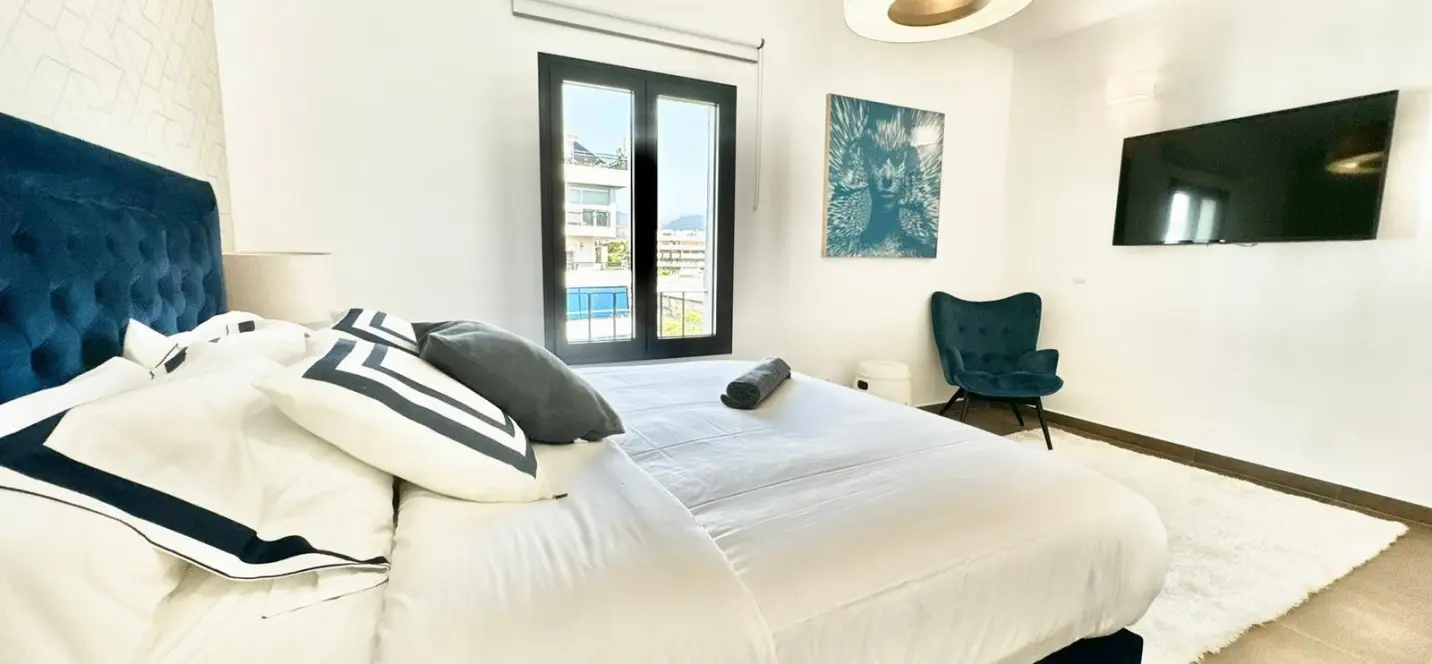 Venta de apartamento en planta media en Puerto Banús 4