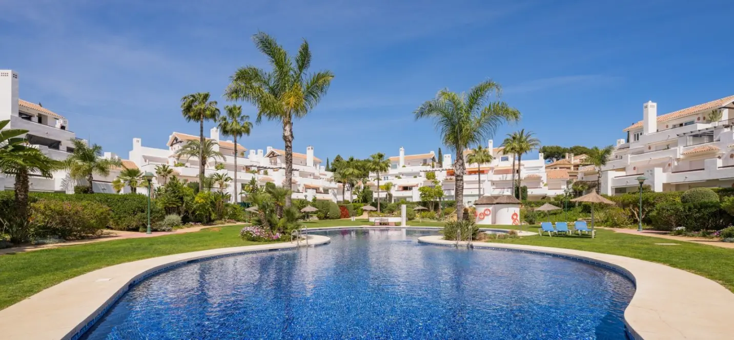 Venta de apartamento en planta media en Marbella 0