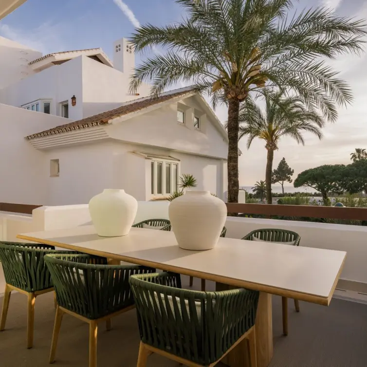 Venta de apartamento en planta media en Marbella