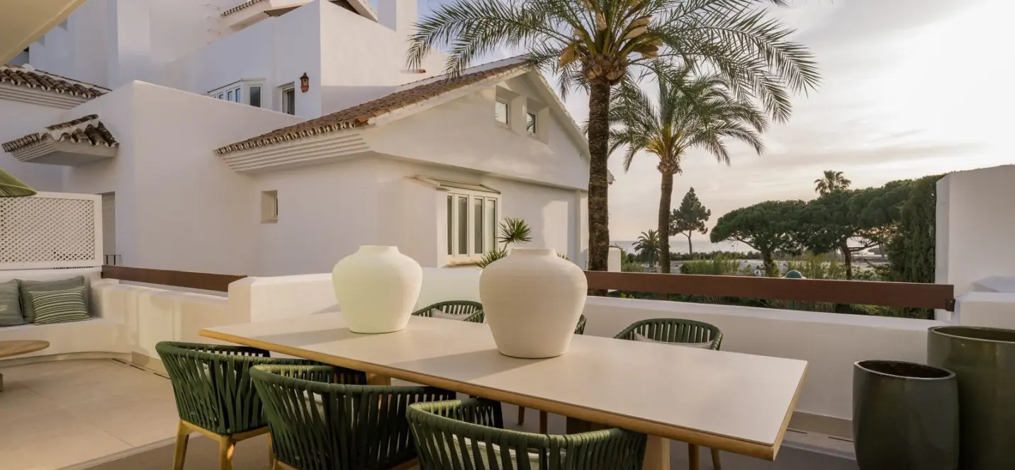 Venta de apartamento en planta media en Marbella 1