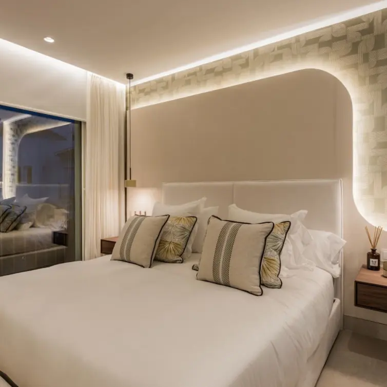 Venta de apartamento en planta media en Marbella