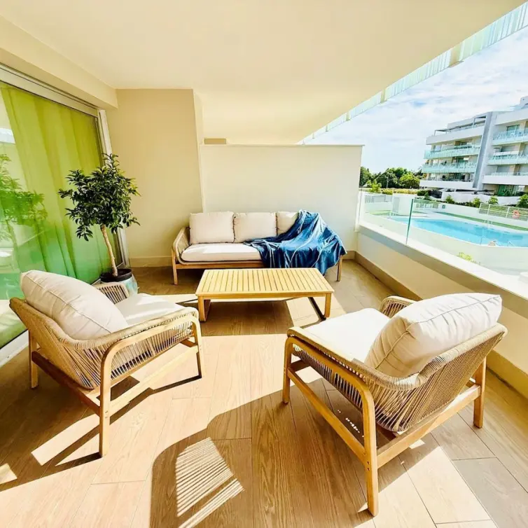 Alquiler a largo plazo de apartamento en planta media en San Pedro de Alcántara
