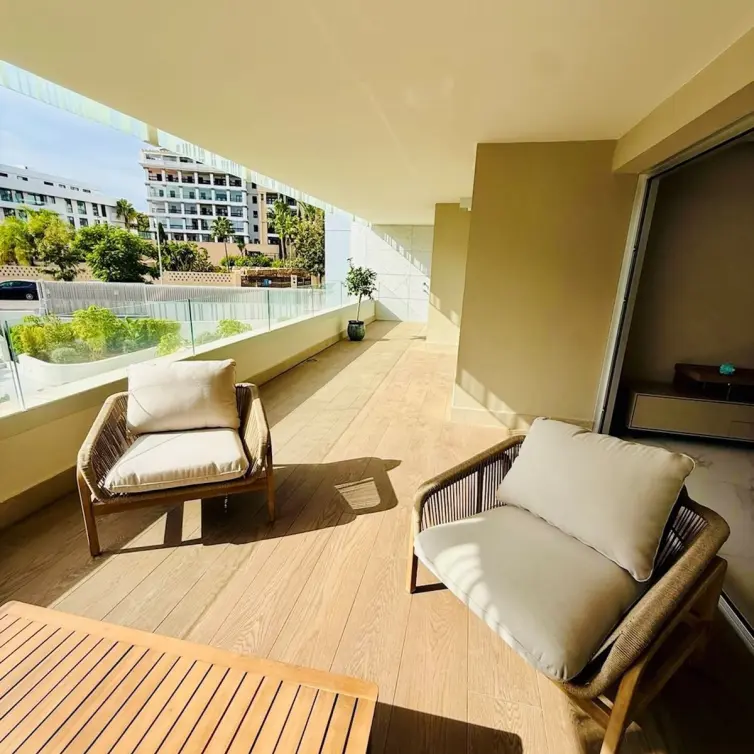 Alquiler a largo plazo de apartamento en planta media en San Pedro de Alcántara