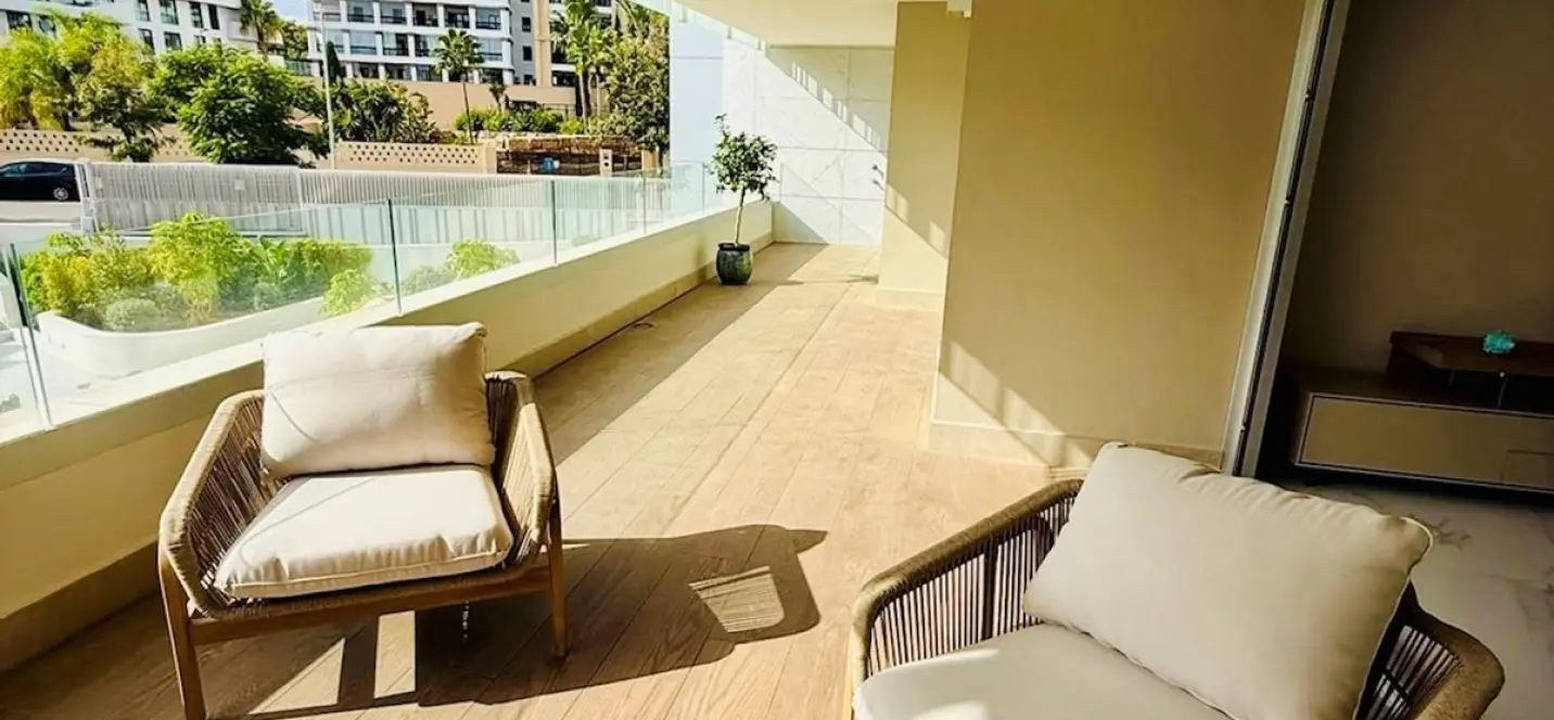 Alquiler a largo plazo de apartamento en planta media en San Pedro de Alcántara 1