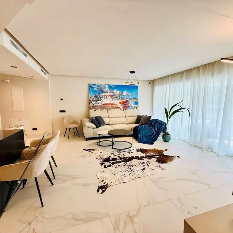 Alquiler a largo plazo de apartamento en planta media en San Pedro de Alcántara