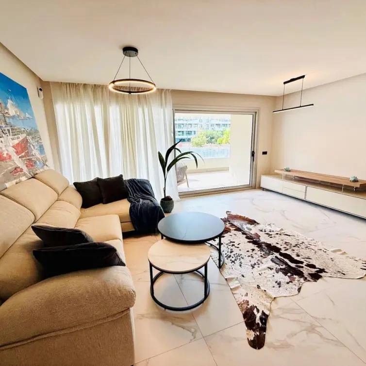 Alquiler a largo plazo de apartamento en planta media en San Pedro de Alcántara