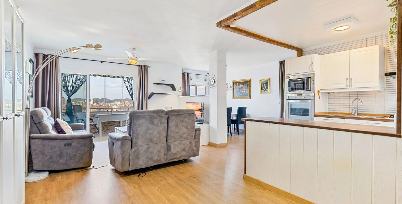 Sale of middle floor apartment in Los Boliches 3