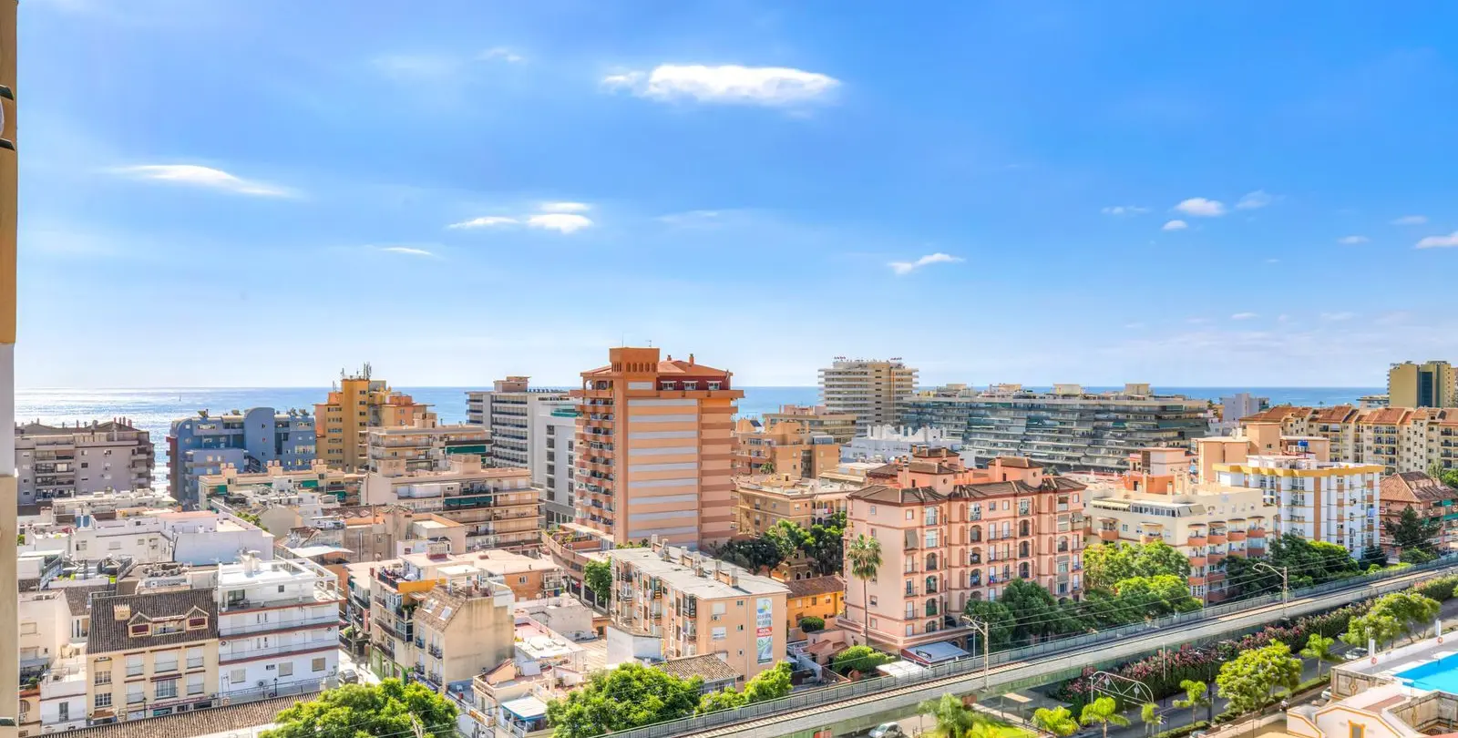 Sale of middle floor apartment in Los Boliches 8