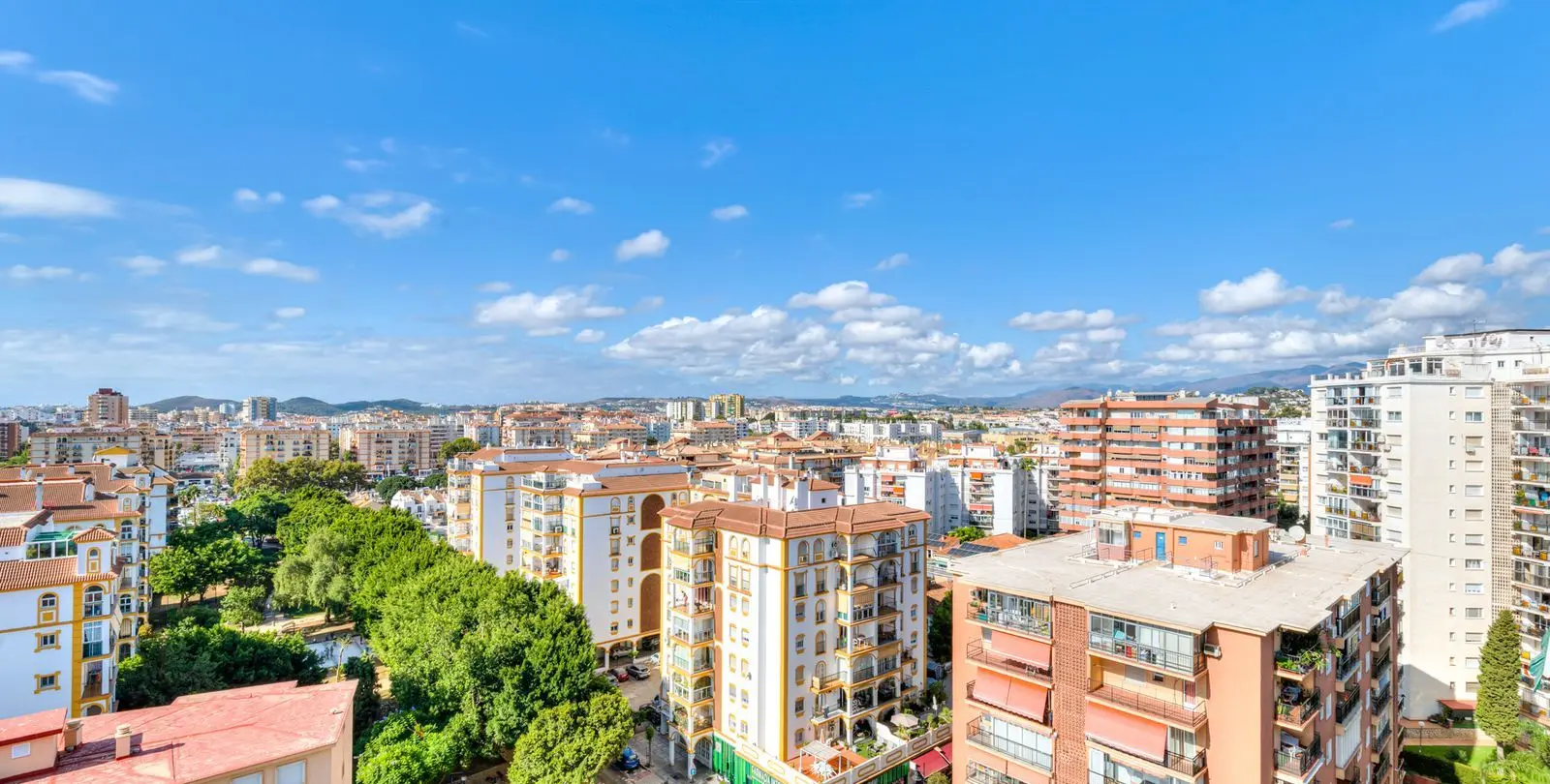 Sale of middle floor apartment in Los Boliches 9