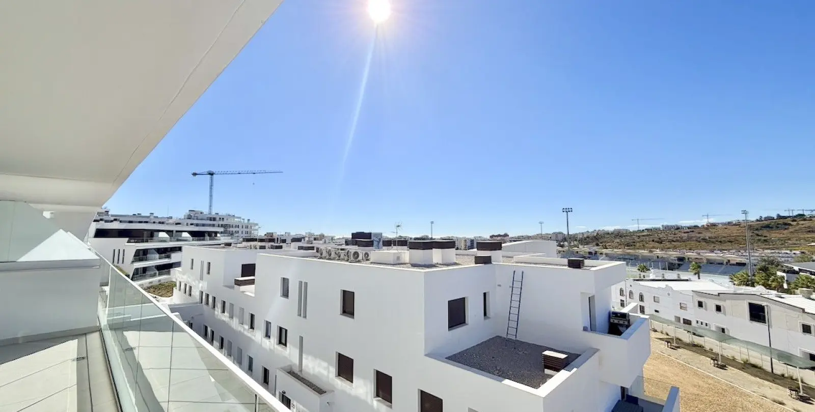 Sale of middle floor apartment in Estepona 2