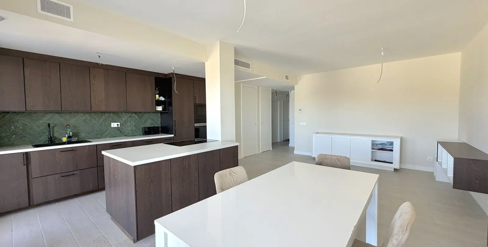 Sale of middle floor apartment in Estepona 5