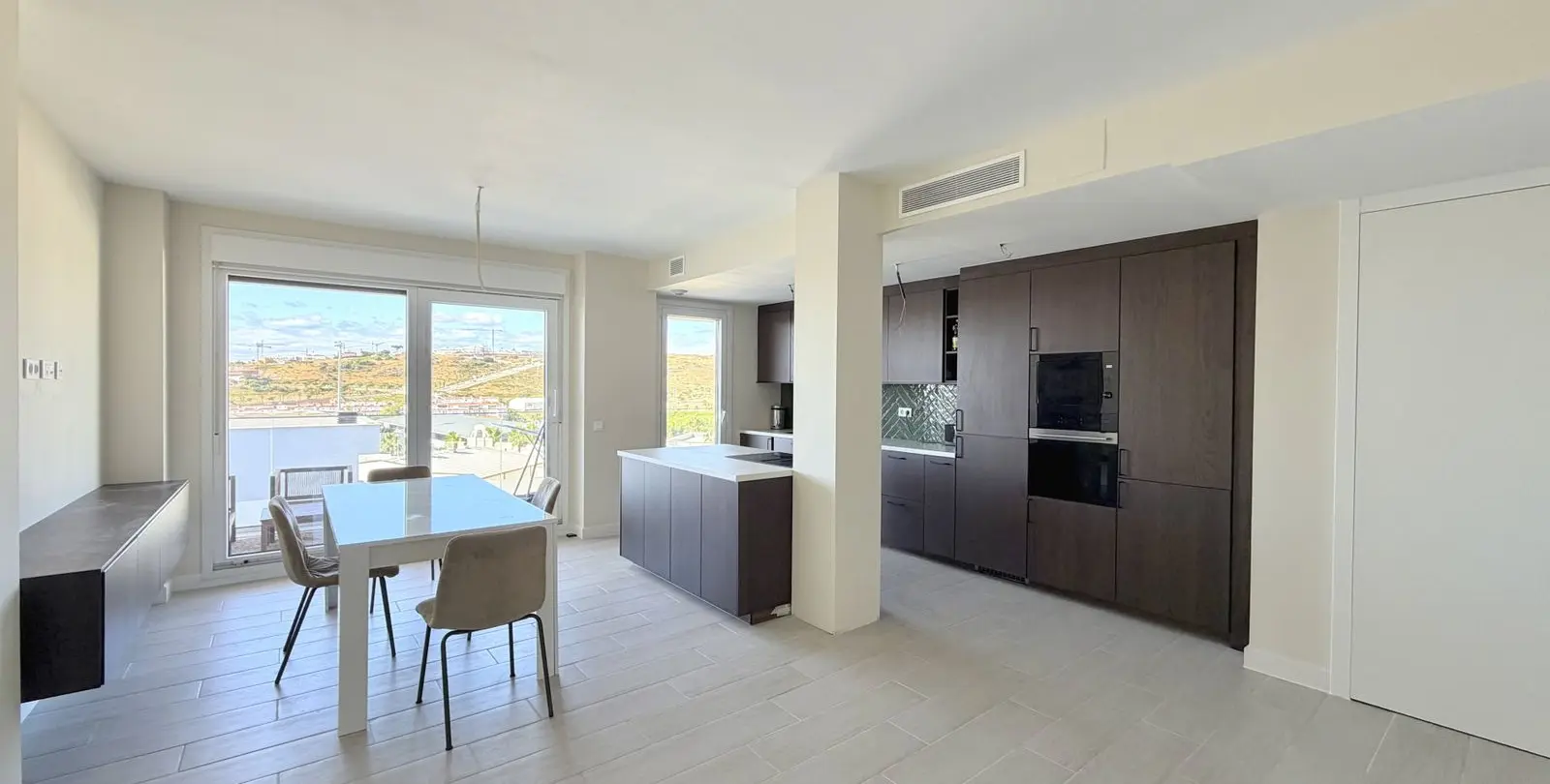 Sale of middle floor apartment in Estepona 6