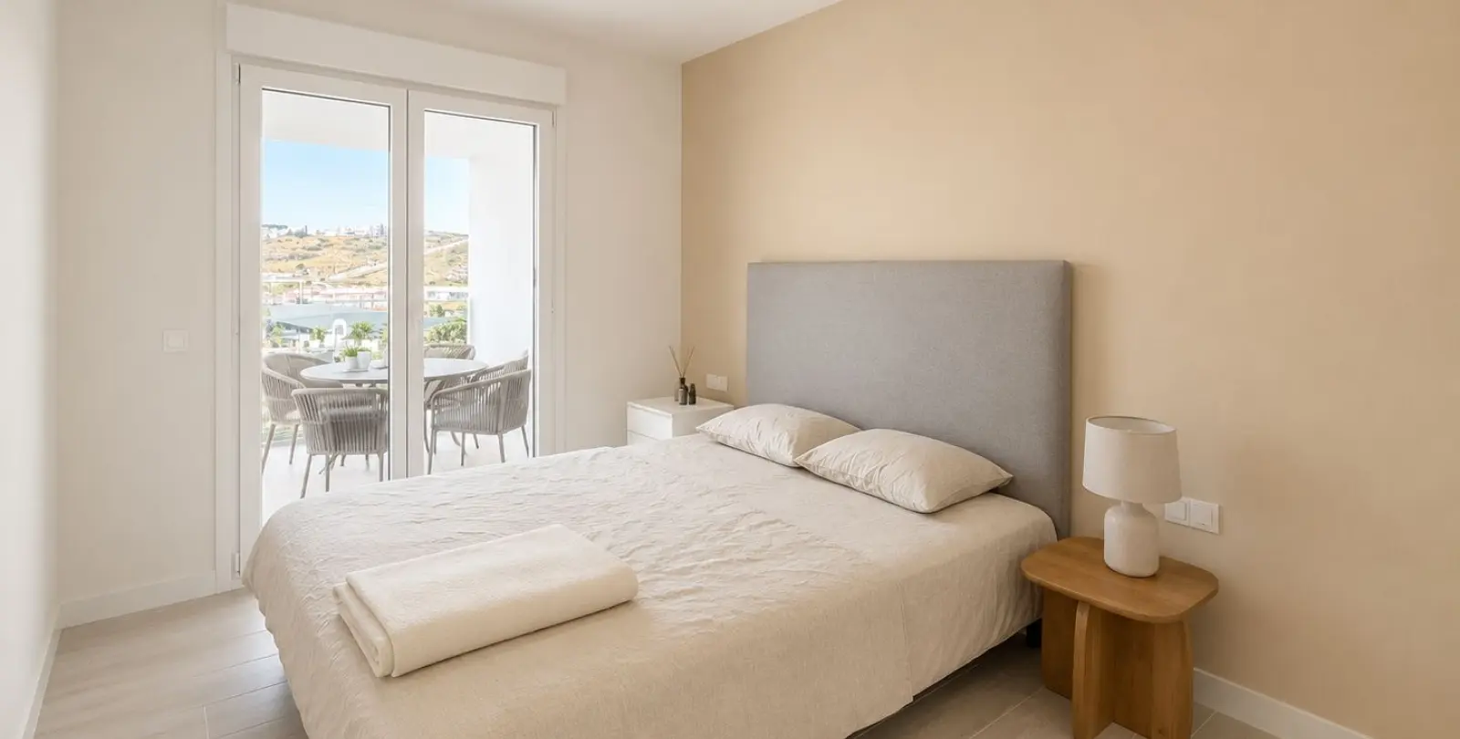 Sale of middle floor apartment in Estepona 13