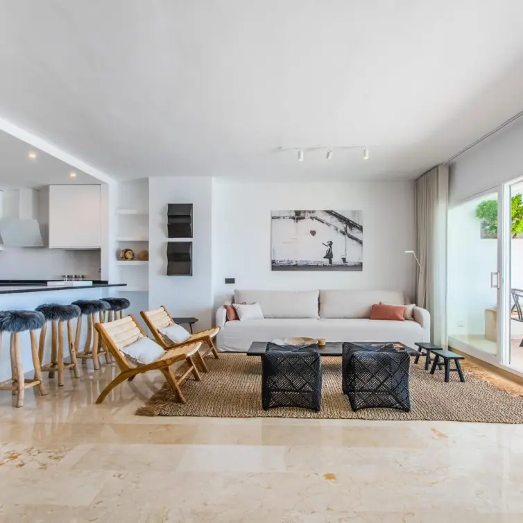 Venta de apartamento en planta media en Río Real