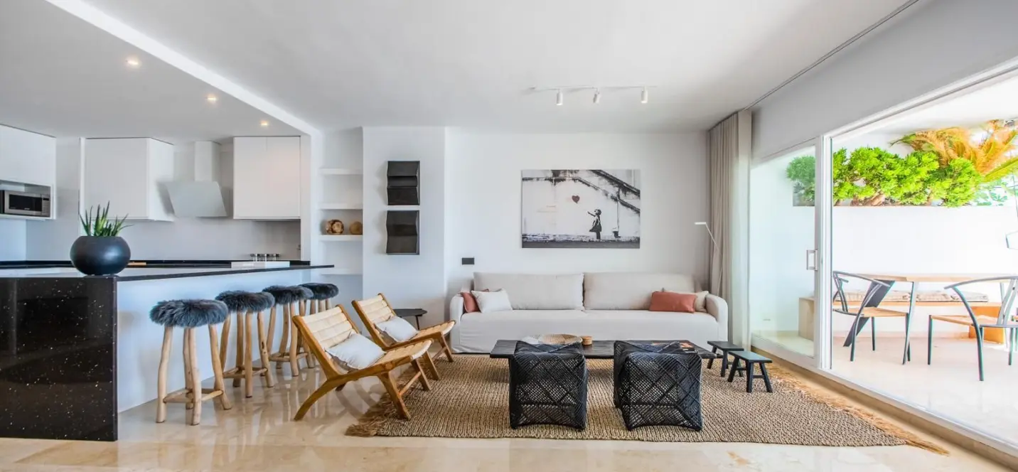 Venta de apartamento en planta media en Río Real 2