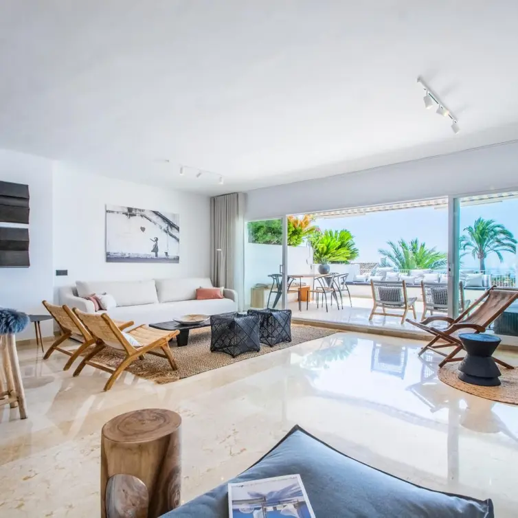 Venta de apartamento en planta media en Río Real