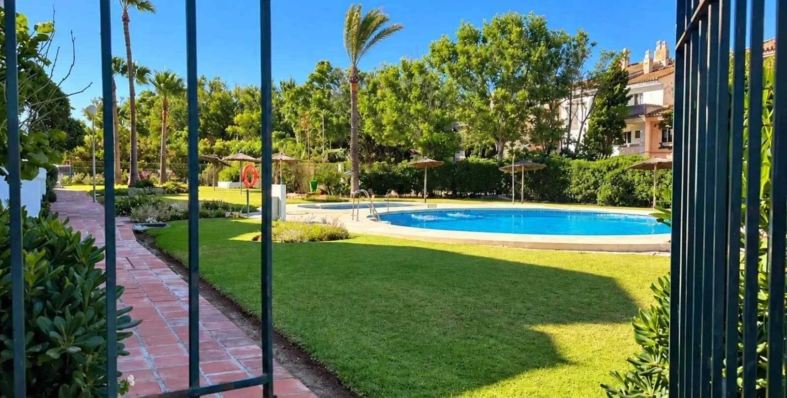 Venta de adosado en Casares 2