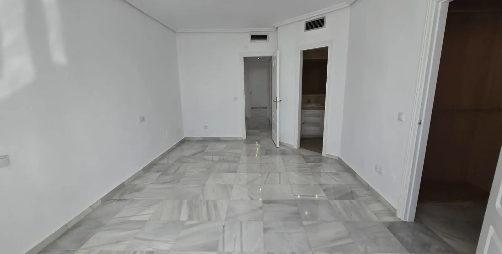 Venta de adosado en Nagüeles 23